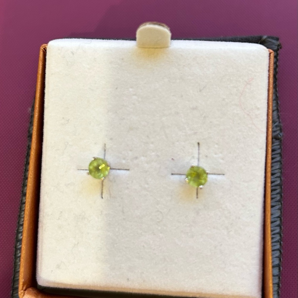 Zales 10k white gold peridot earrings